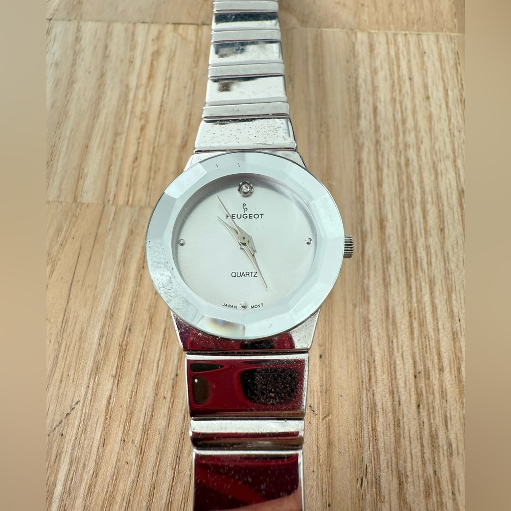 Peugeot ladies silver tone watch NEW BATTERY